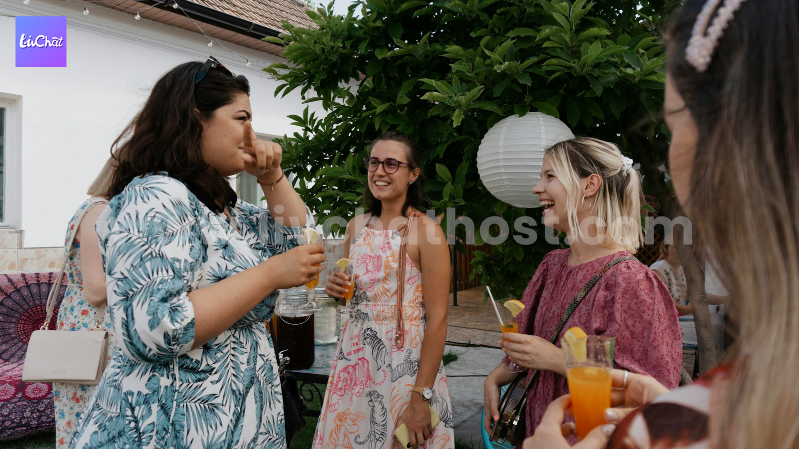 Why Audiences’ Trust is Important for LivChat Hosts